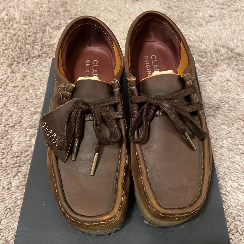 Women Clark’s originals wallabee beeswax size 6